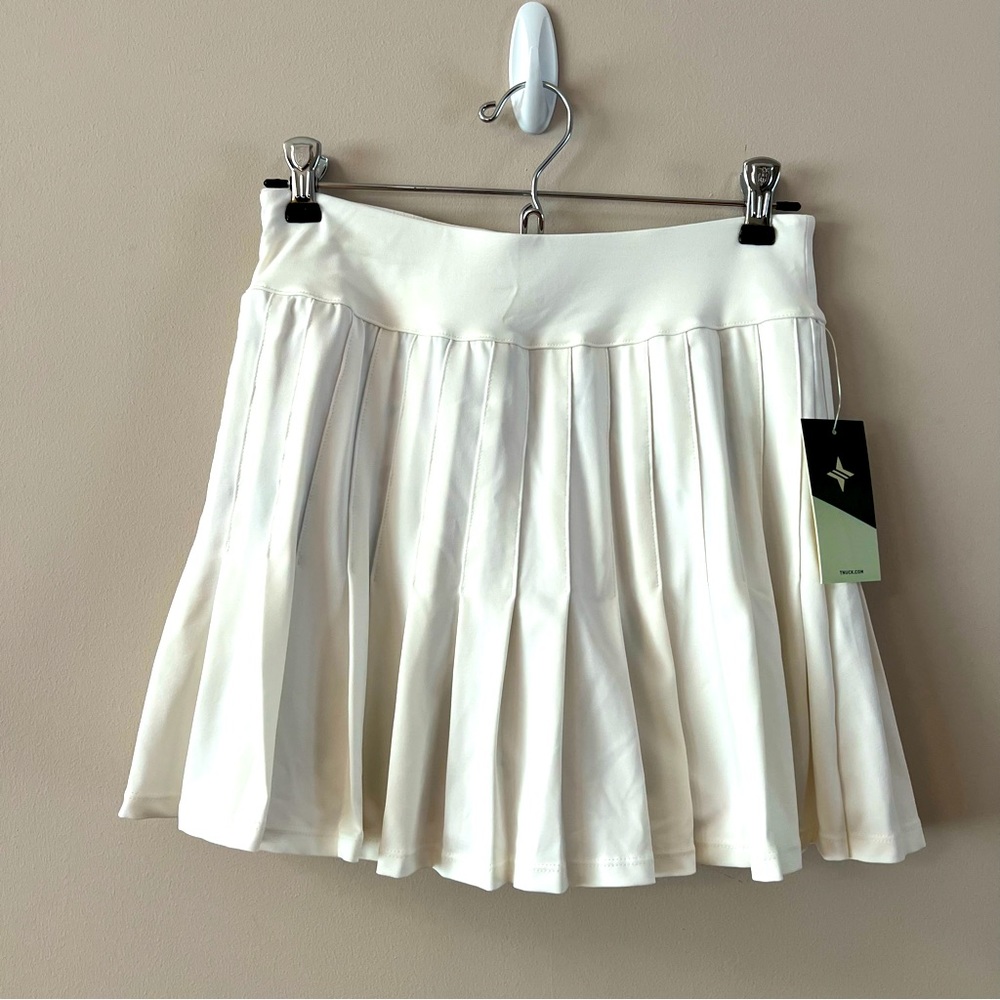 NWOT Tuckernuck Tnuck sport White and Fresh Buds 15 Inch pleated Tennis Skirt xs - Picture 3 of 8